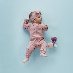 Bavlněný kojenecký overal se zipem bez ťapek růžový s puntíky – Tres Bien | Pinokio