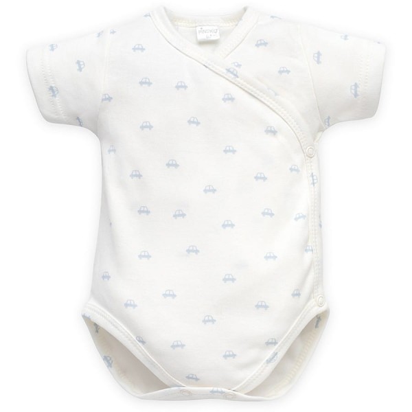 Krátké rukávové body s obálkovým výstřihem a zapínáním, bílé s potiskem aut – Lovely Day | Pinokio
