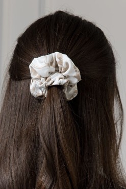 WUALAA Women - Scrunchie viskózová gumička do vlasů Rustic Symphony Latte/ White