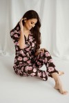 Dámské pyžamo s límečkem, a rozepínáním na knoflíky Roxie/ Hnědá s růžemi - Dolce Sonno