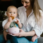 Silikonová miska s přísavkou pro kojence – růžová | Babyono