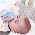 Smily Mia Silikonový kousací kroužek Tučňák Light blue
