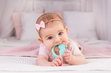 Giligums silikonový kousací kroužek Krab